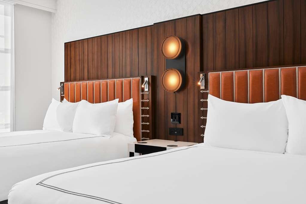 Hotel The Godfrey Curio Collection By Hilton