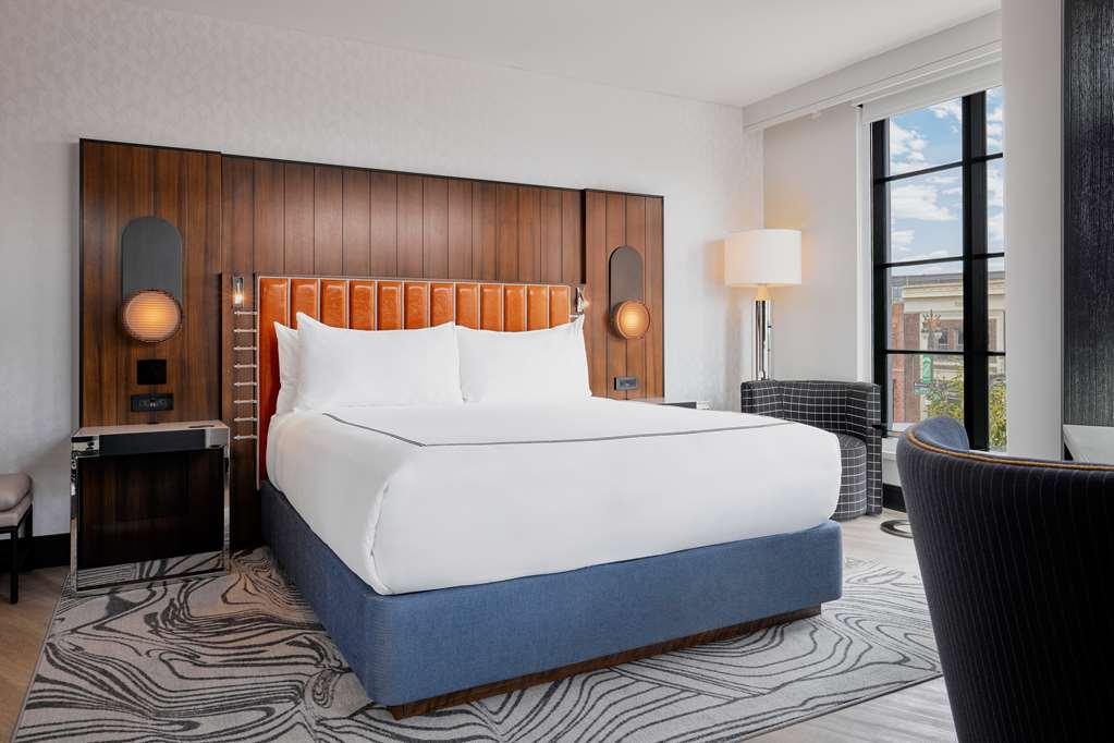 Hotel The Godfrey Curio Collection By Hilton *