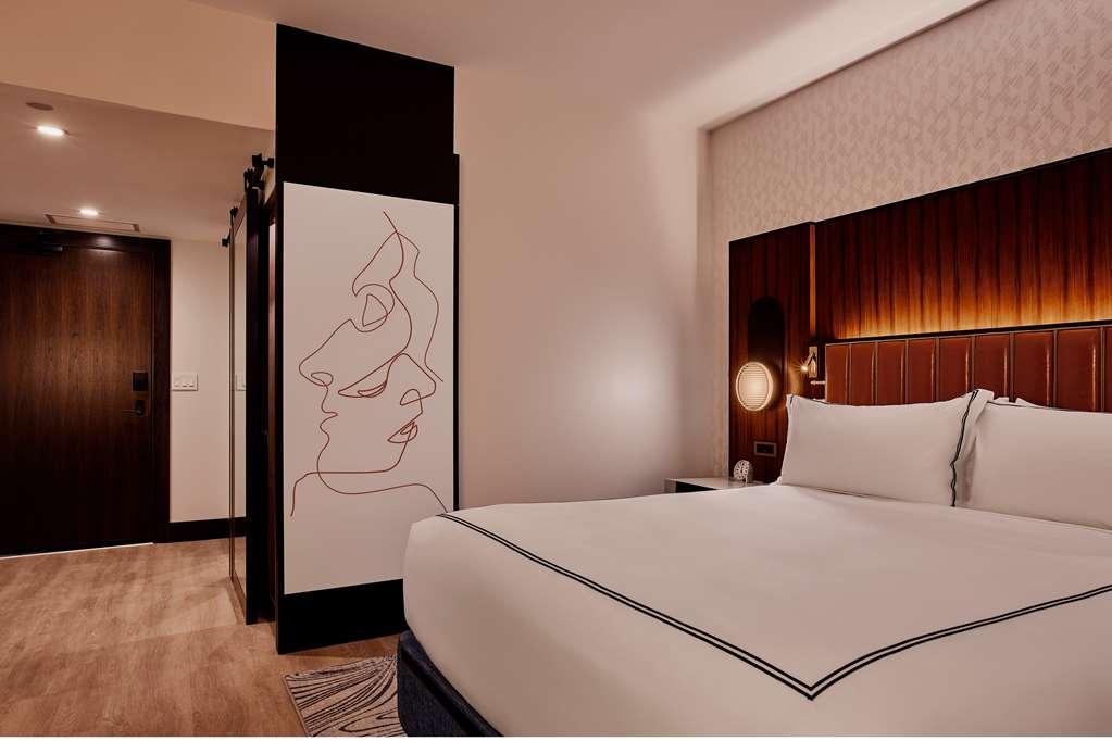 The Godfrey Curio Collection By Hilton Detroit